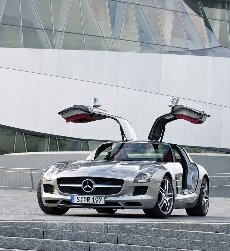 Mercedes-Benz SLS