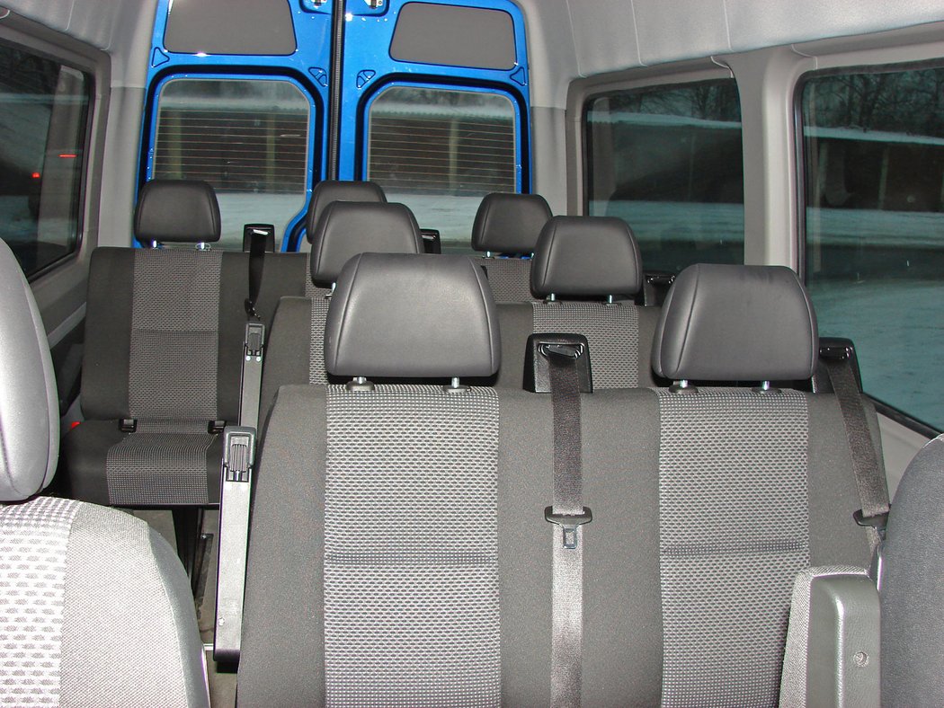 Uspořádání 2 + 2 + 2 + 3 nabízelo štědrý prostor pro pohyb cestujících ve vozidle