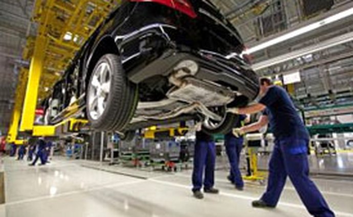 Mercedes bude vyrábět auta rychleji, za 30 hodin místo 43