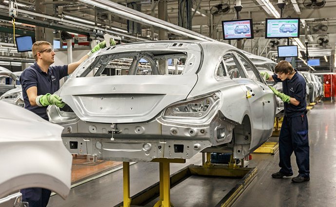Daimler investuje do výroby v Maďarsku v přepočtu 16 miliard Kč
