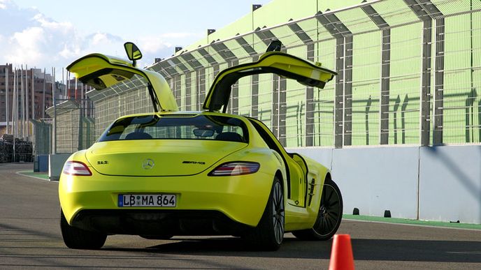 Mercedes-Benz SLS Mercedes-Benz SLS