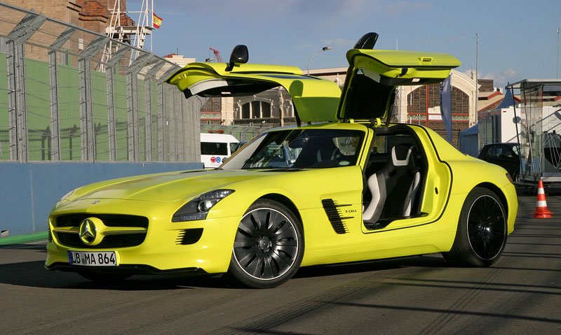 Mercedes-Benz SLS