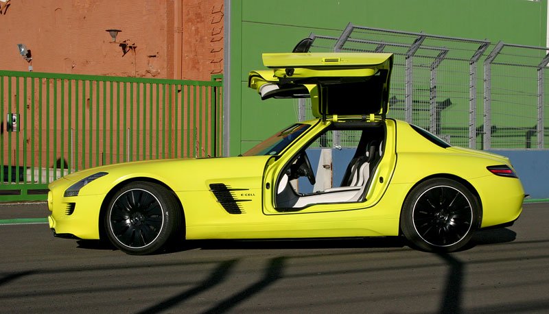 Mercedes-Benz SLS