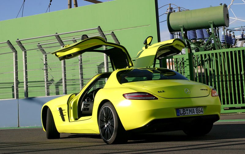 Mercedes-Benz SLS