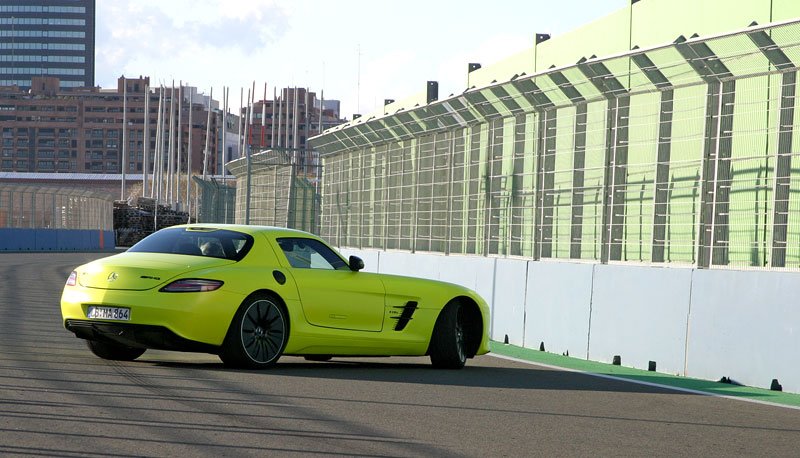 Mercedes-Benz SLS