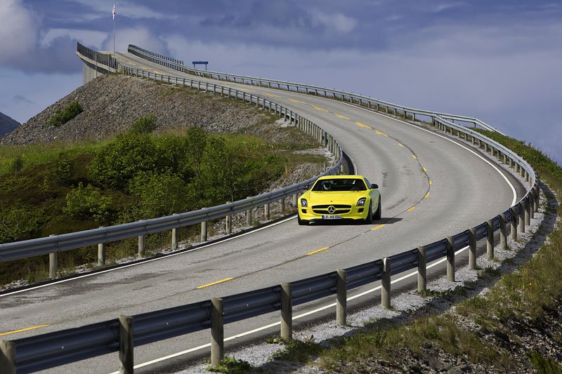 Mercedes-Benz SLS