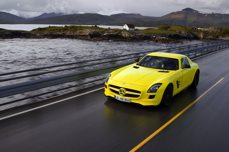 Mercedes-Benz SLS