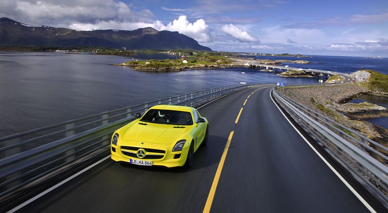 Mercedes-Benz SLS