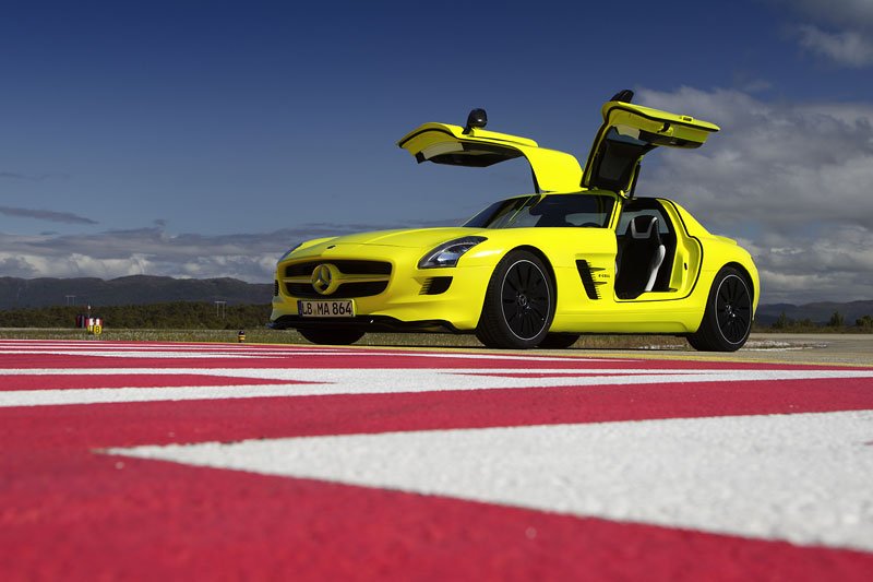 Mercedes-Benz SLS