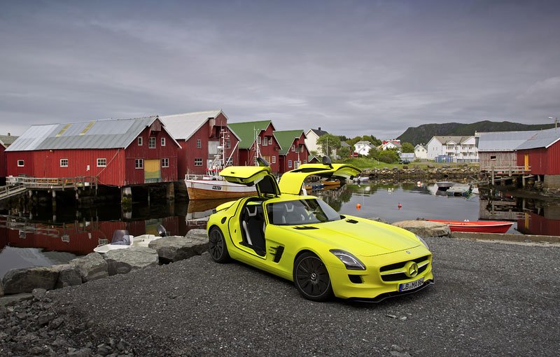 Mercedes-Benz SLS