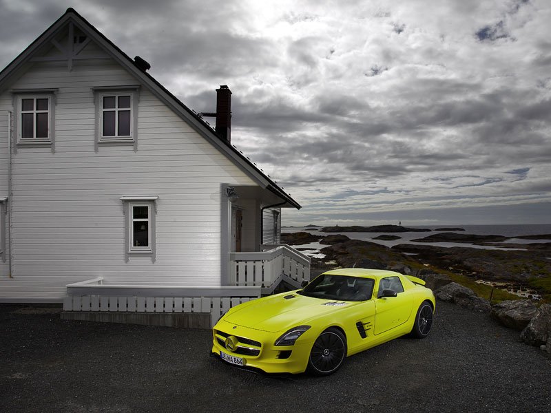 Mercedes-Benz SLS