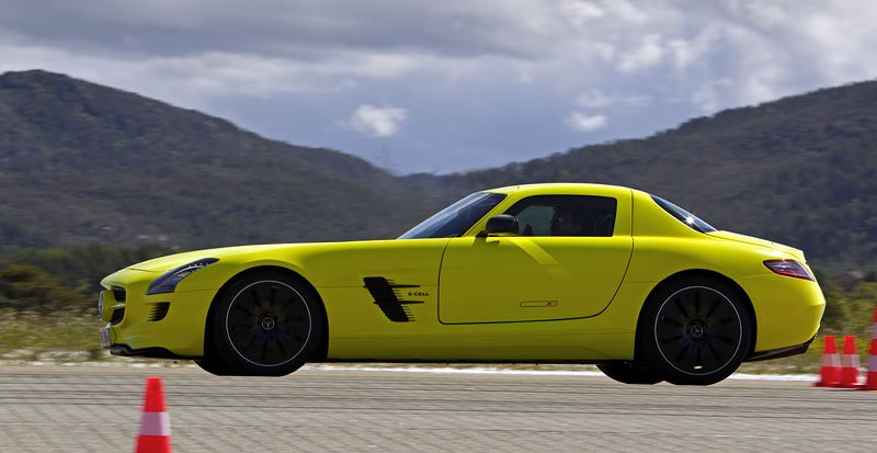 Mercedes-Benz SLS