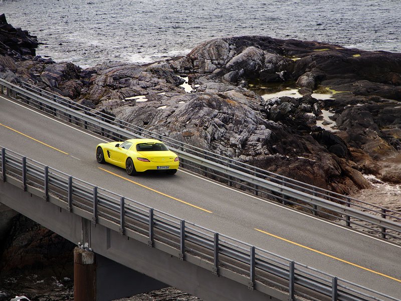 Mercedes-Benz SLS