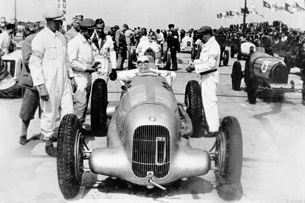 Silver Arrow: Mercedes-Benz W 25 (1934-1937), Manfred von Brauchitsch