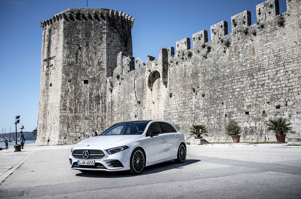 Mercedes Benz A180d Digital White