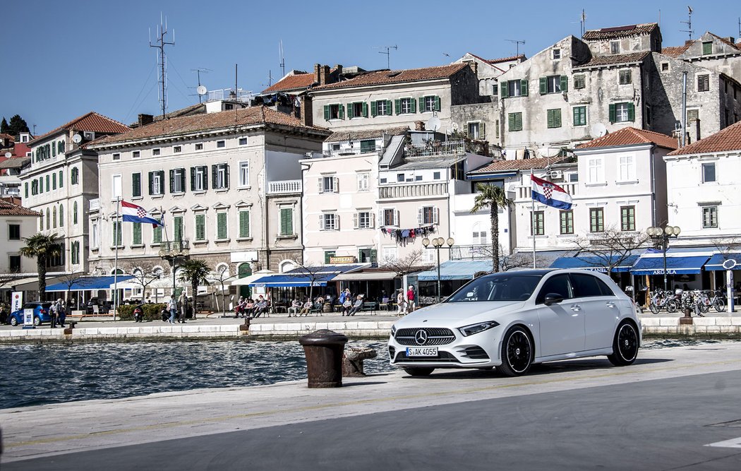 Mercedes Benz A180d Digital White