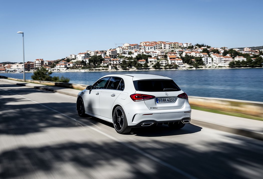 Mercedes Benz A180d Digital White