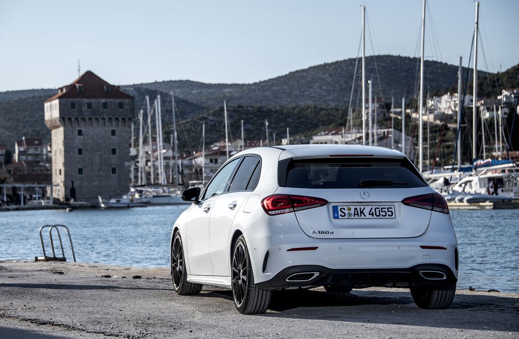 Mercedes Benz A180d Digital White