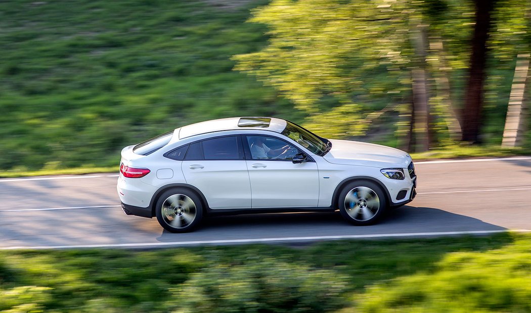 mercedesbenz jizdnidojmy premioveznacky strednitrida crossover