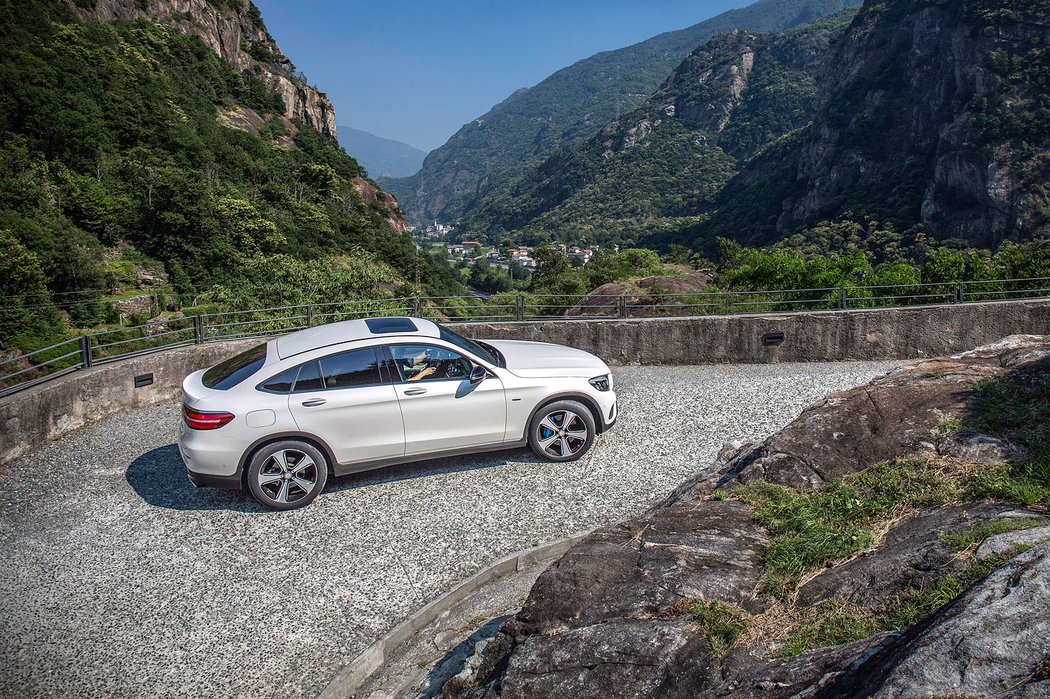 mercedesbenz jizdnidojmy premioveznacky strednitrida crossover