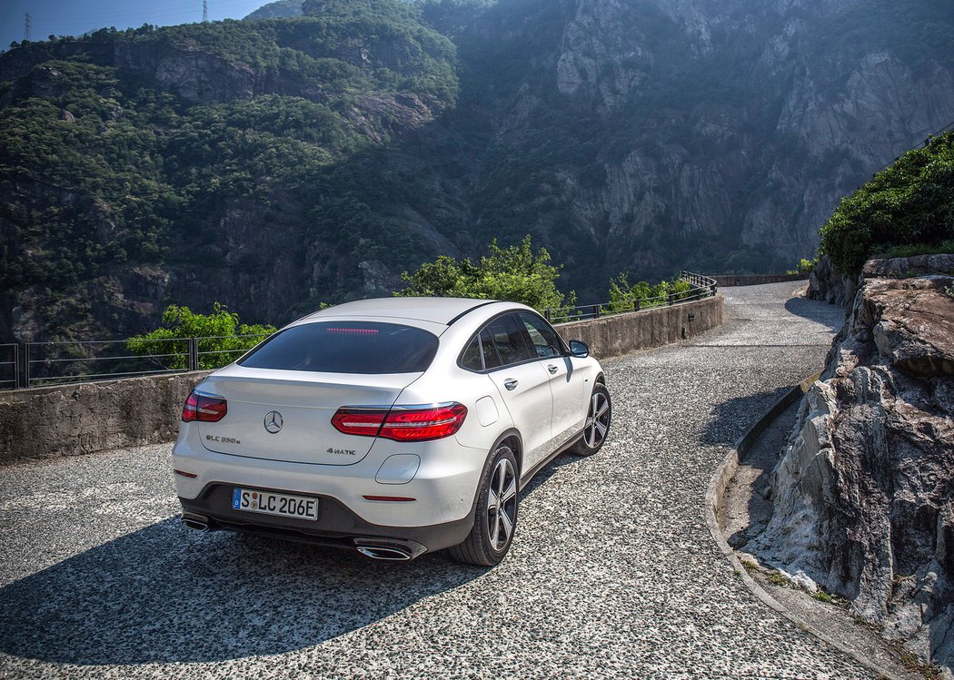 mercedesbenz jizdnidojmy premioveznacky strednitrida crossover