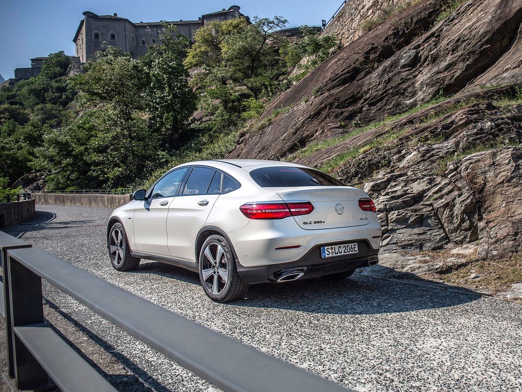 mercedesbenz jizdnidojmy premioveznacky strednitrida crossover