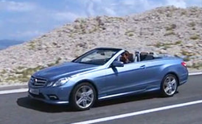 Video: Mercedes-Benz E Cabriolet – Jízda se složenou střechou
