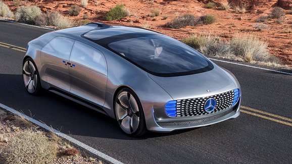F 015 Luxury in Motion: Autonomní Mercedes se představil na CES