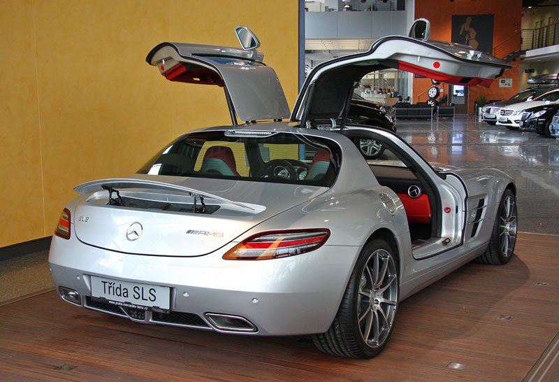 Mercedes-Benz SLS