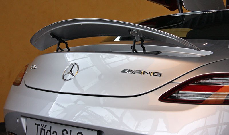 Mercedes-Benz SLS