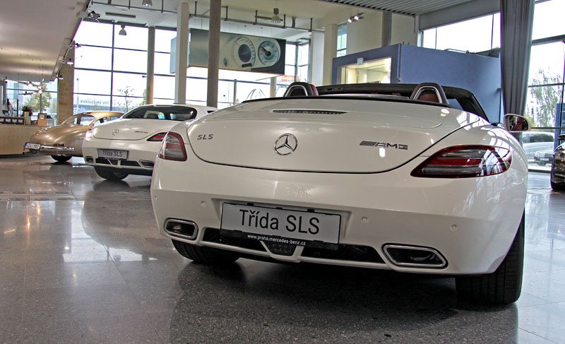 Mercedes-Benz SLS