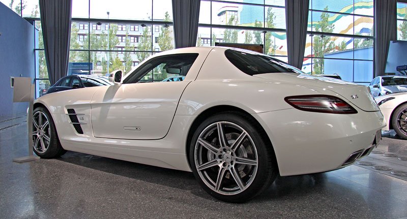 Mercedes-Benz SLS