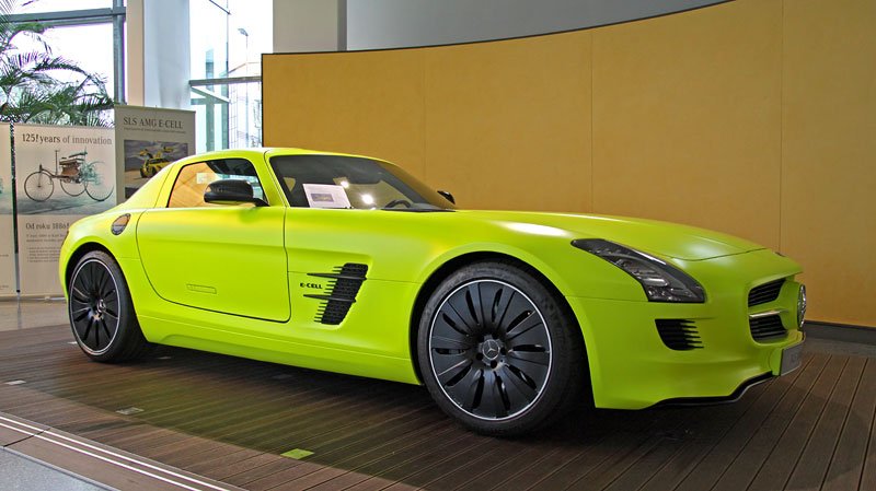 Mercedes-Benz SLS