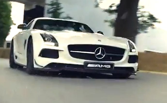 Video: Mercedes-Benz SLS AMG Black Series a David Coulthard na trati v Goodwoodu