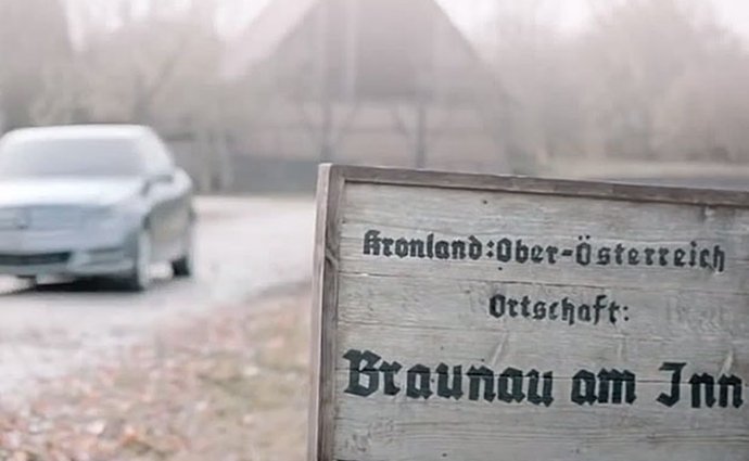 Video: Studentská reklama na Mercedes s mladým Hitlerem
