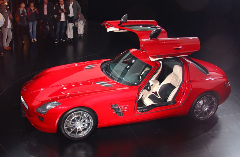 Mercedes-Benz SLS