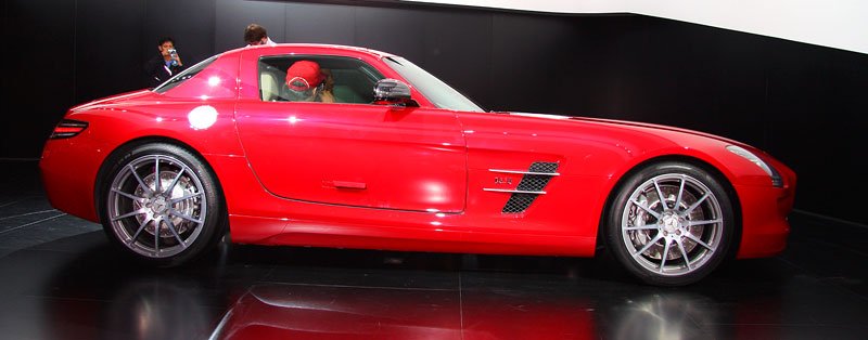 Mercedes-Benz SLS