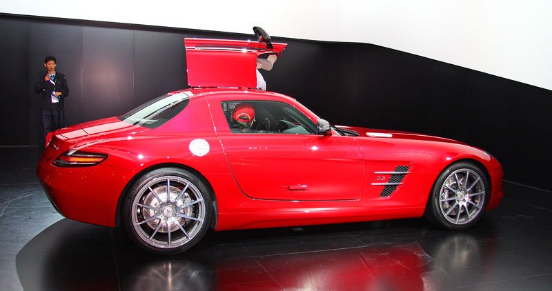 Mercedes-Benz SLS