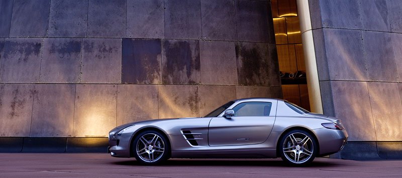 Mercedes-Benz SLS