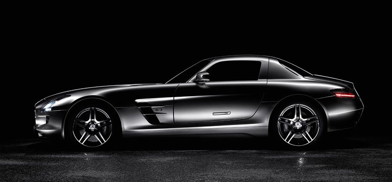 Mercedes-Benz SLS