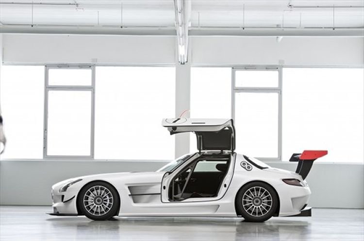 Mercedes-Benz SLS