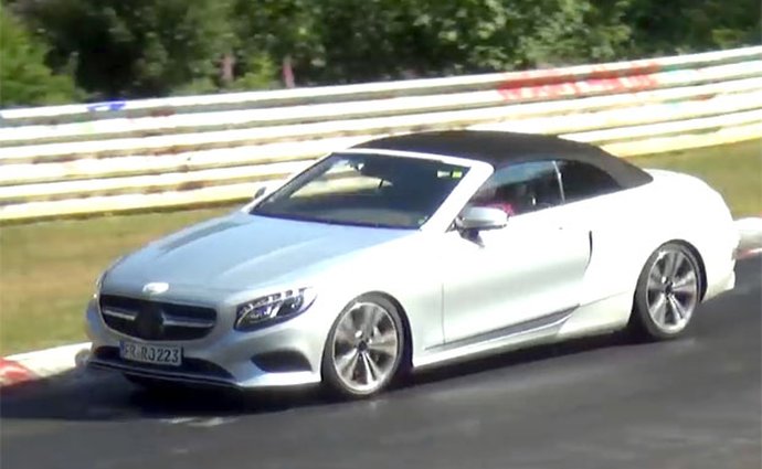 Spy video: Mercedes-Benz S Cabrio se prohání po Severní smyčce