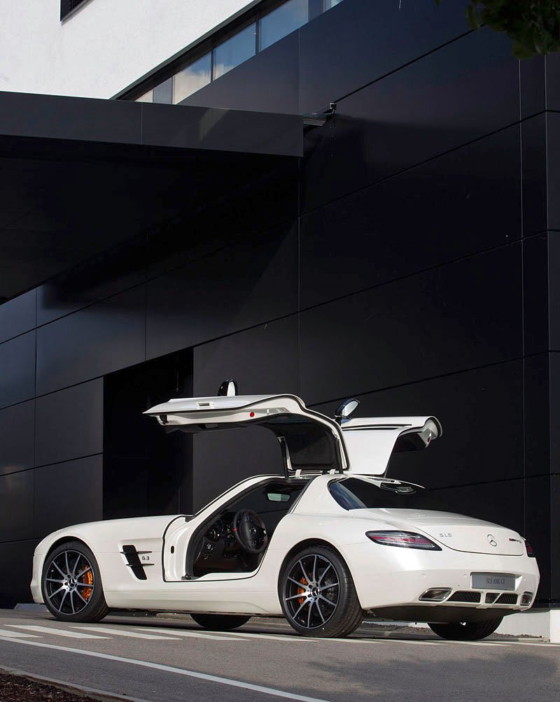 Mercedes-Benz SLS