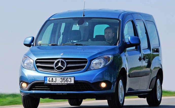 Němečtí výrobci svolají auta kvůli emisím, vedle VW také Opel a Mercedes
