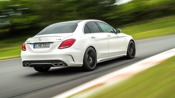 Nový Mercedes-AMG C63 prý dostane pohon všech kol. A to včetně drift mode