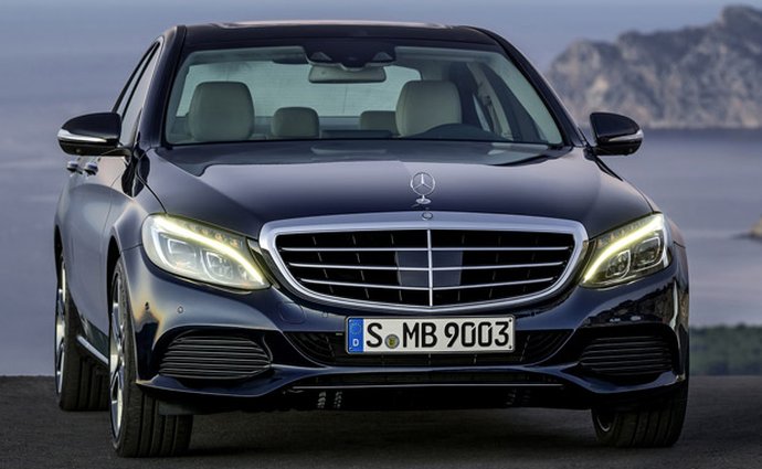 Mercedes-Benz zvažuje oplastované verze modelů C a E