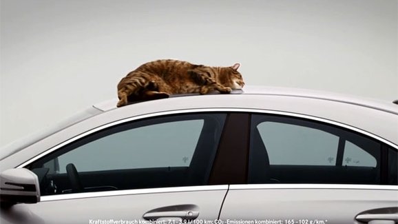 Povedená reklama: Kočička podcení aerodynamiku Mercedes-Benzu CLA