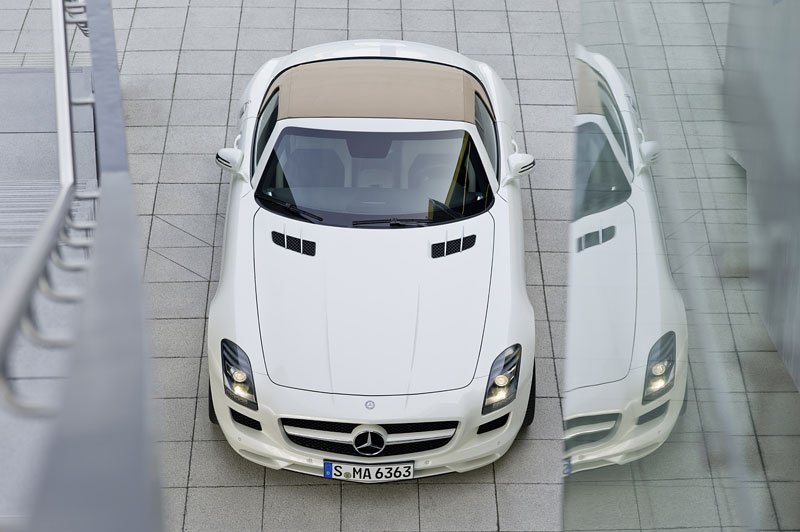 Mercedes-Benz SLS