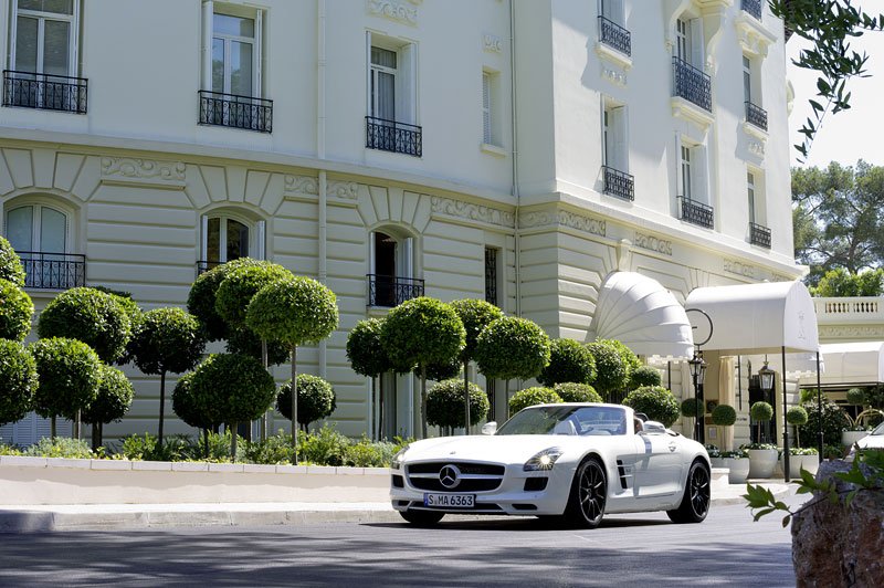 Mercedes-Benz SLS