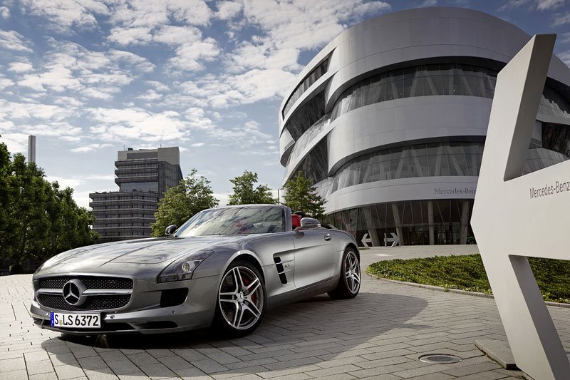 Mercedes-Benz SLS